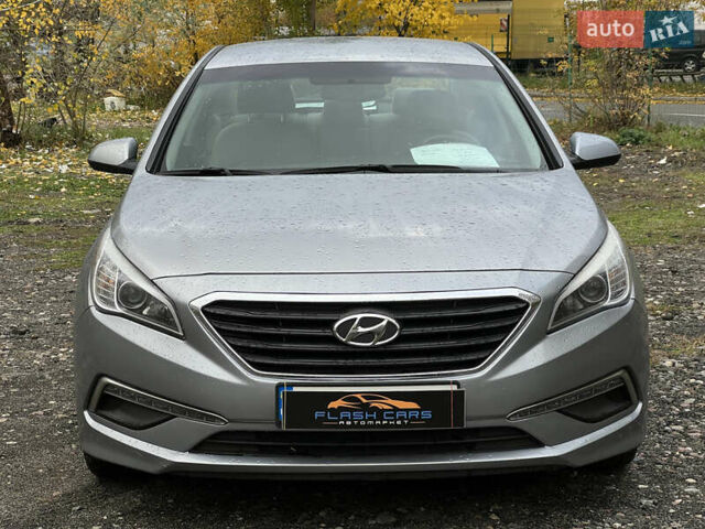 Хендай Соната 2016 в Киеве на Automoto.ua Серый Хендай Соната, объемом двигателя 2.36 л и пробегом 132 тыс. км за 9099 $, фото 1 на Automoto.ua