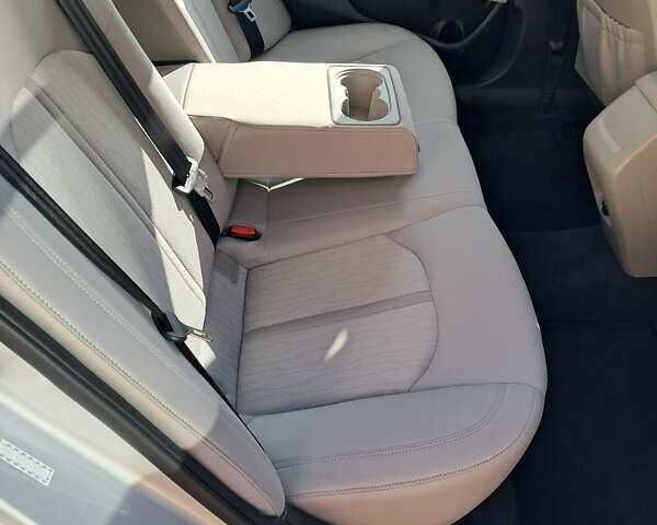 Серый Хендай Соната, объемом двигателя 2 л и пробегом 129 тыс. км за 13000 $, фото 11 на Automoto.ua