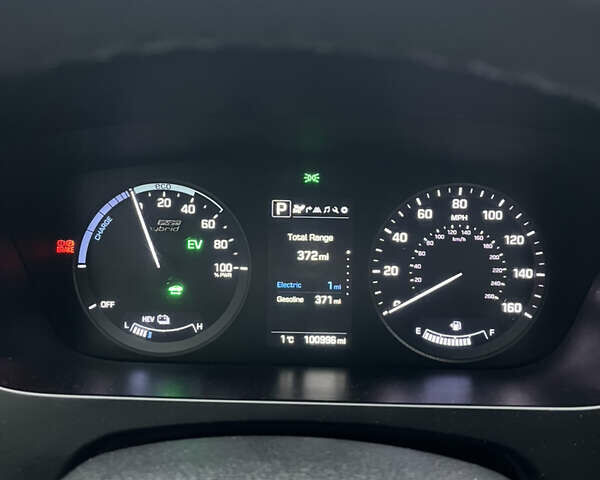 Серый Хендай Соната, объемом двигателя 2 л и пробегом 160 тыс. км за 15000 $, фото 5 на Automoto.ua