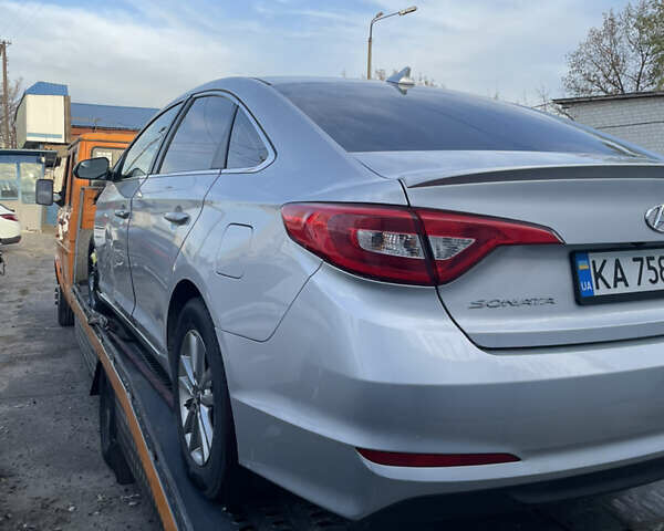 Сірий Хендай Соната, об'ємом двигуна 2.36 л та пробігом 97 тис. км за 3700 $, фото 4 на Automoto.ua