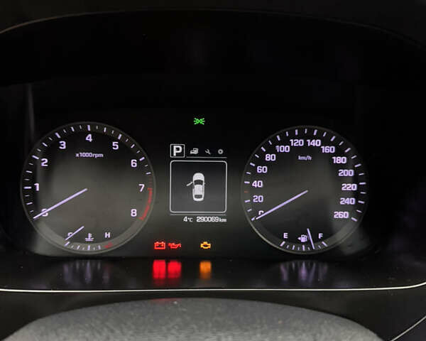 Серый Хендай Соната, объемом двигателя 2 л и пробегом 290 тыс. км за 8900 $, фото 5 на Automoto.ua