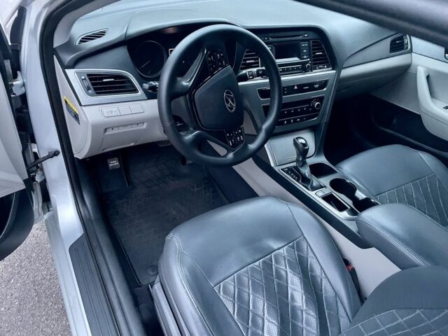 Серый Хендай Соната, объемом двигателя 2.4 л и пробегом 174 тыс. км за 266 $, фото 9 на Automoto.ua