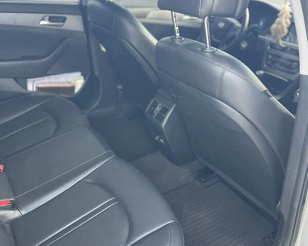 Сірий Хендай Соната, об'ємом двигуна 2 л та пробігом 250 тис. км за 12000 $, фото 4 на Automoto.ua