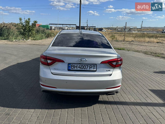 Серый Хендай Соната, объемом двигателя 2 л и пробегом 320 тыс. км за 12300 $, фото 6 на Automoto.ua