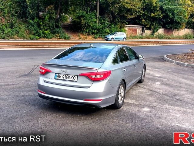 Сірий Хендай Соната, об'ємом двигуна 2.4 л та пробігом 190 тис. км за 10000 $, фото 5 на Automoto.ua