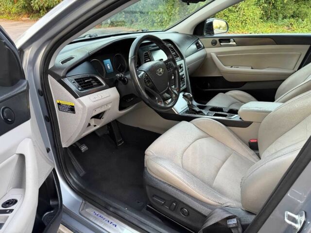 Сірий Хендай Соната, об'ємом двигуна 2.4 л та пробігом 79 тис. км за 6400 $, фото 6 на Automoto.ua