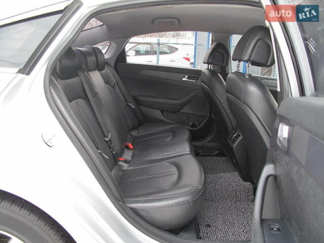 Сірий Хендай Соната, об'ємом двигуна 2 л та пробігом 265 тис. км за 10500 $, фото 45 на Automoto.ua