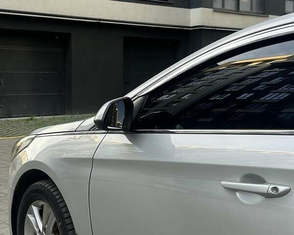 Серый Хендай Соната, объемом двигателя 2 л и пробегом 381 тыс. км за 8300 $, фото 12 на Automoto.ua