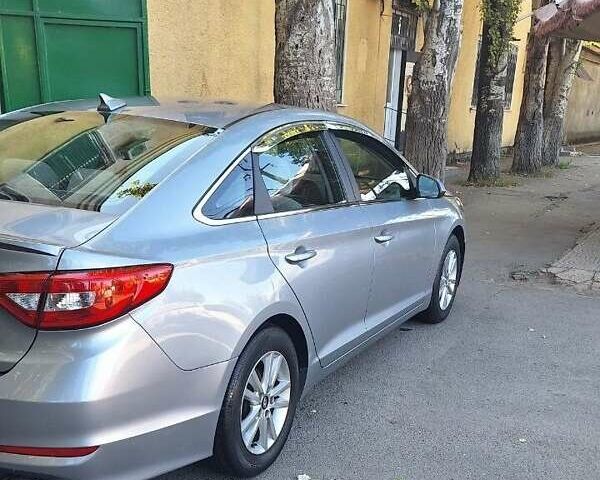 Серый Хендай Соната, объемом двигателя 2.36 л и пробегом 219 тыс. км за 10500 $, фото 1 на Automoto.ua