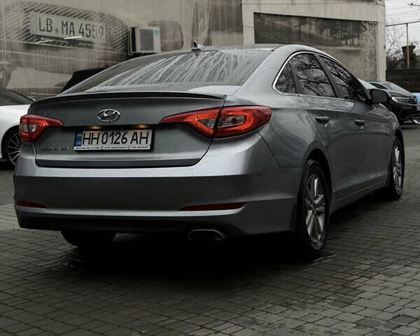 Сірий Хендай Соната, об'ємом двигуна 2.36 л та пробігом 100 тис. км за 8900 $, фото 2 на Automoto.ua