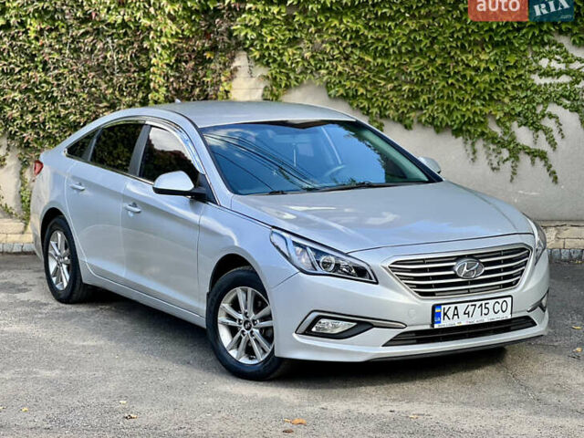 Серый Хендай Соната, объемом двигателя 2 л и пробегом 350 тыс. км за 8700 $, фото 1 на Automoto.ua