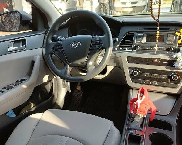 Серый Хендай Соната, объемом двигателя 2.36 л и пробегом 203 тыс. км за 13349 $, фото 37 на Automoto.ua