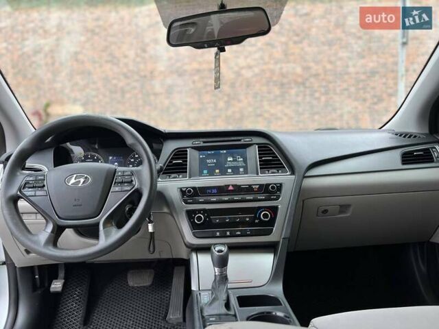 Хендай Соната 2016 в Одессе на Automoto.ua Серый Хендай Соната, объемом двигателя 2.36 л и пробегом 187 тыс. км за 10900 $, фото 31 на Automoto.ua