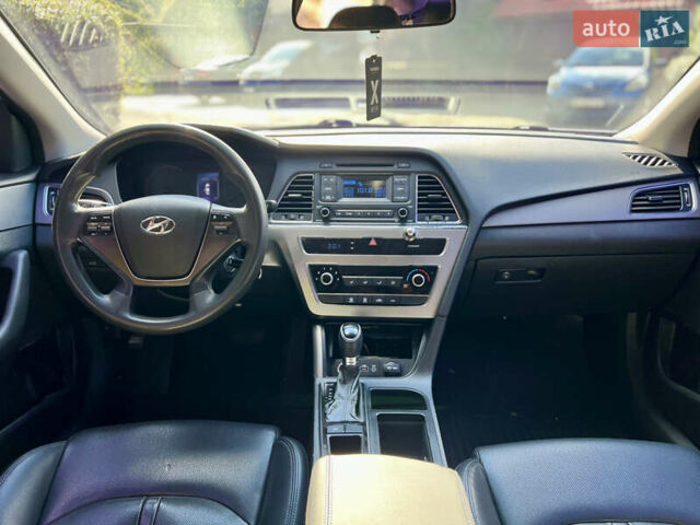 Серый Хендай Соната, объемом двигателя 2 л и пробегом 350 тыс. км за 8700 $, фото 20 на Automoto.ua
