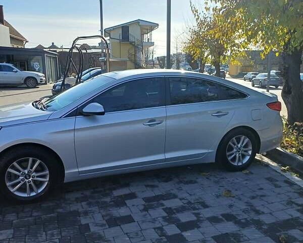 Серый Хендай Соната, объемом двигателя 2.36 л и пробегом 203 тыс. км за 13349 $, фото 7 на Automoto.ua