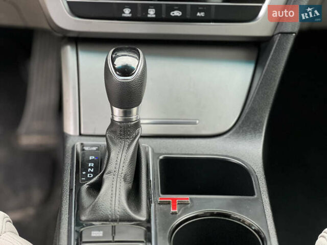 Хендай Соната 2016 в Киеве на Automoto.ua Серый Хендай Соната, объемом двигателя 2.36 л и пробегом 132 тыс. км за 9099 $, фото 12 на Automoto.ua