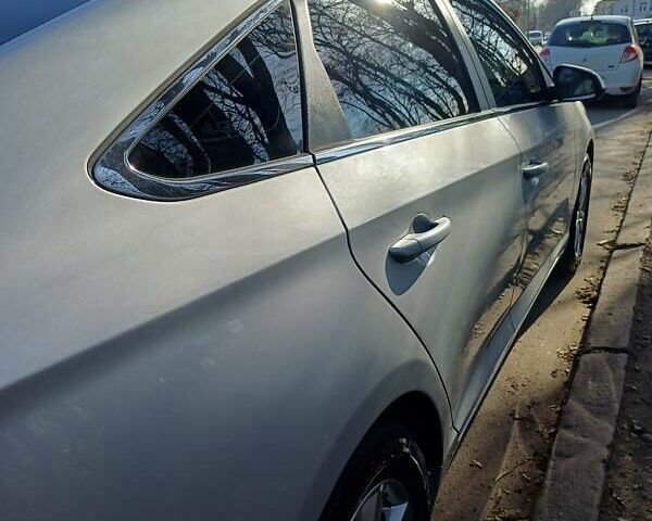 Серый Хендай Соната, объемом двигателя 2.36 л и пробегом 203 тыс. км за 13349 $, фото 10 на Automoto.ua