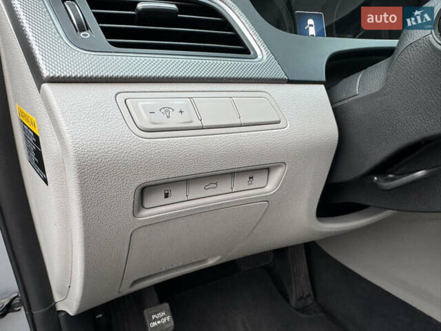 Серый Хендай Соната, объемом двигателя 2.36 л и пробегом 93 тыс. км за 9800 $, фото 35 на Automoto.ua