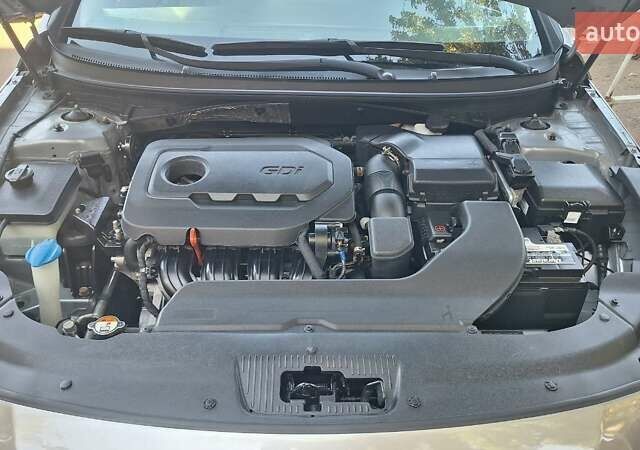 Серый Хендай Соната, объемом двигателя 2.36 л и пробегом 219 тыс. км за 10500 $, фото 7 на Automoto.ua