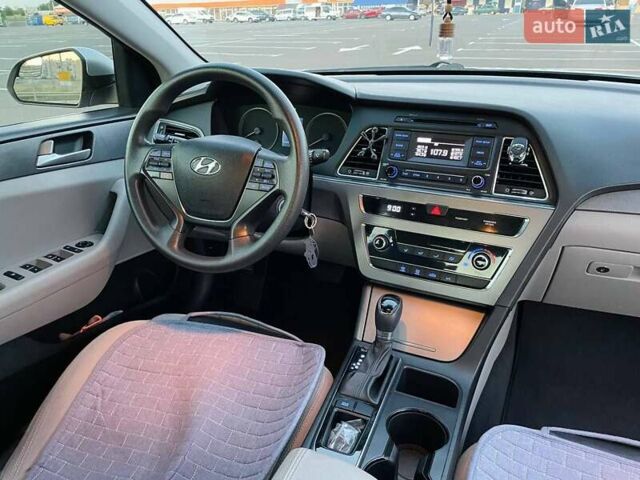 Серый Хендай Соната, объемом двигателя 2.36 л и пробегом 205 тыс. км за 8900 $, фото 6 на Automoto.ua