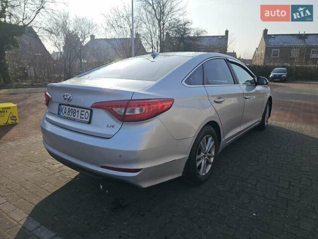 Сірий Хендай Соната, об'ємом двигуна 2 л та пробігом 234 тис. км за 8900 $, фото 4 на Automoto.ua