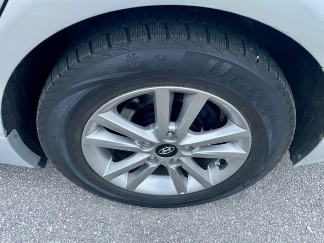 Серый Хендай Соната, объемом двигателя 2.4 л и пробегом 174 тыс. км за 266 $, фото 7 на Automoto.ua