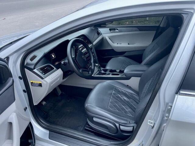 Серый Хендай Соната, объемом двигателя 2.4 л и пробегом 174 тыс. км за 266 $, фото 8 на Automoto.ua