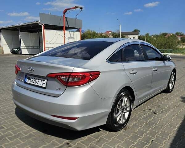 Сірий Хендай Соната, об'ємом двигуна 2 л та пробігом 380 тис. км за 10500 $, фото 7 на Automoto.ua