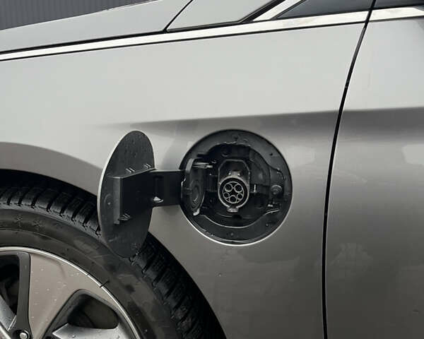 Серый Хендай Соната, объемом двигателя 2 л и пробегом 160 тыс. км за 15000 $, фото 4 на Automoto.ua