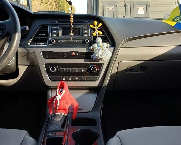 Серый Хендай Соната, объемом двигателя 2.36 л и пробегом 203 тыс. км за 13349 $, фото 36 на Automoto.ua