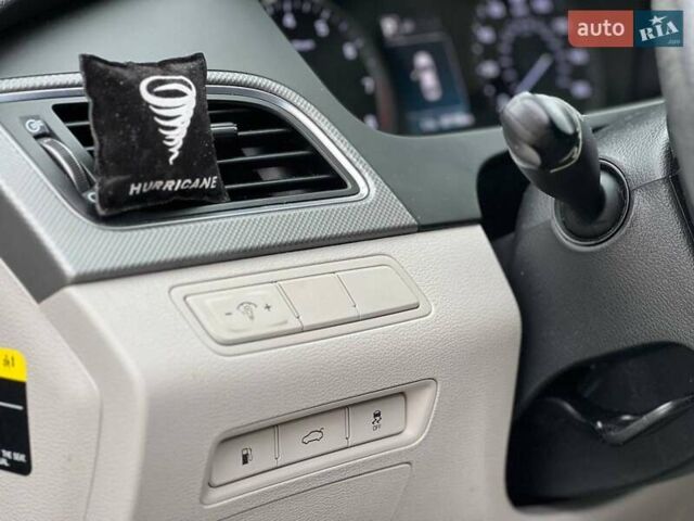 Хендай Соната 2016 в Одессе на Automoto.ua Серый Хендай Соната, объемом двигателя 2.36 л и пробегом 187 тыс. км за 10900 $, фото 18 на Automoto.ua