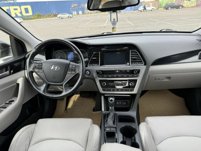 Сірий Хендай Соната, об'ємом двигуна 2.4 л та пробігом 111 тис. км за 11800 $, фото 5 на Automoto.ua