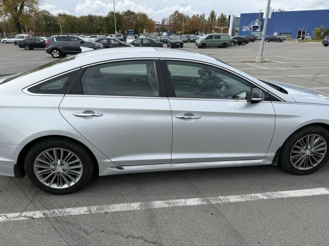 Сірий Хендай Соната, об'ємом двигуна 2.4 л та пробігом 111 тис. км за 11800 $, фото 3 на Automoto.ua