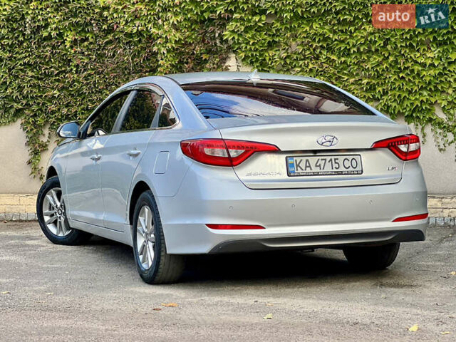 Серый Хендай Соната, объемом двигателя 2 л и пробегом 350 тыс. км за 8700 $, фото 9 на Automoto.ua