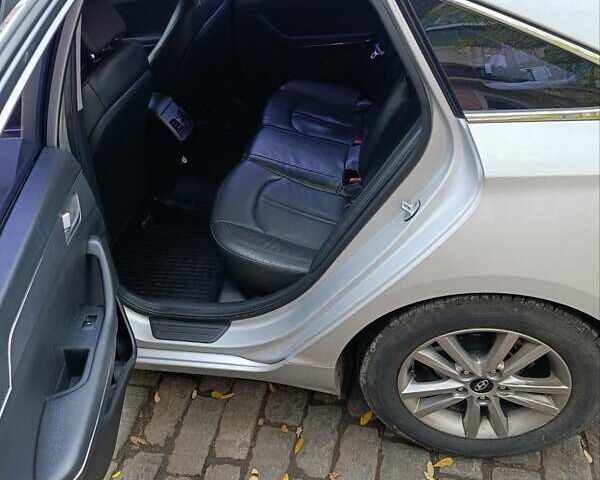 Серый Хендай Соната, объемом двигателя 2 л и пробегом 495 тыс. км за 8500 $, фото 3 на Automoto.ua