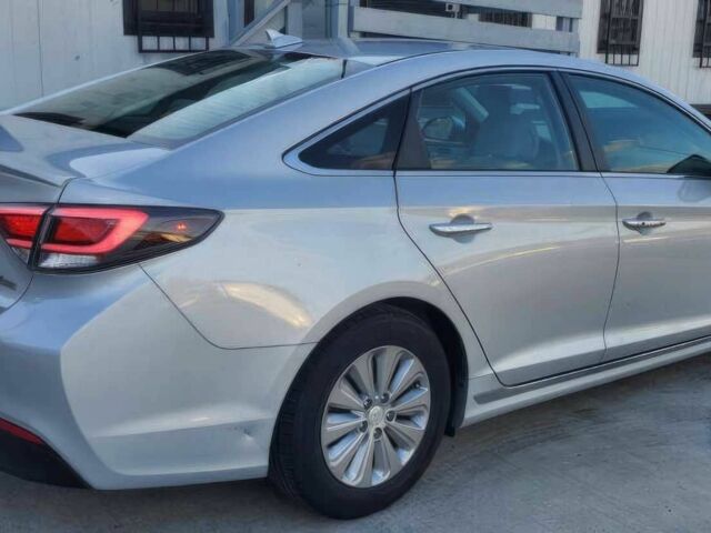 Серый Хендай Соната, объемом двигателя 2 л и пробегом 74 тыс. км за 6600 $, фото 3 на Automoto.ua