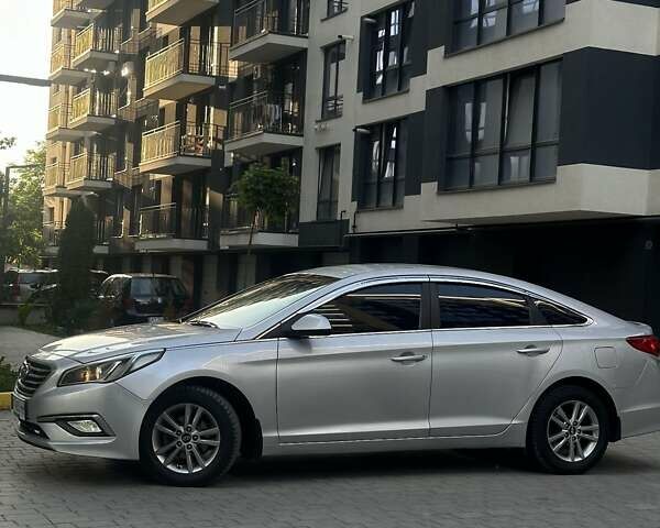 Серый Хендай Соната, объемом двигателя 2 л и пробегом 381 тыс. км за 8300 $, фото 1 на Automoto.ua