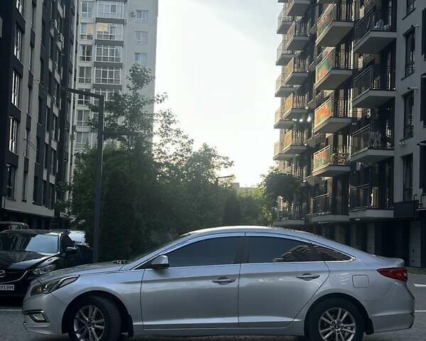 Серый Хендай Соната, объемом двигателя 2 л и пробегом 381 тыс. км за 8300 $, фото 2 на Automoto.ua