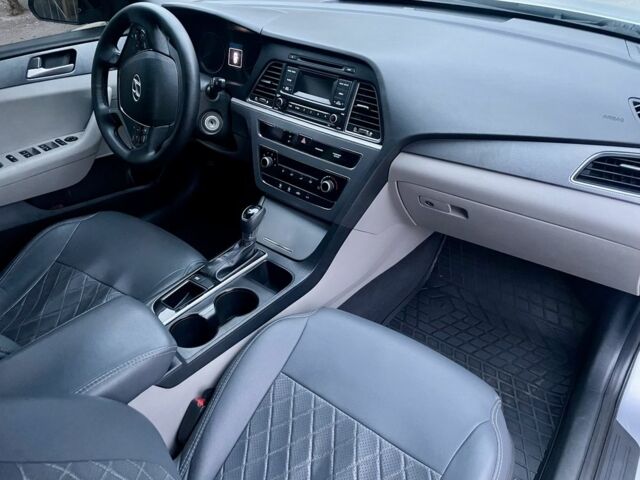 Серый Хендай Соната, объемом двигателя 2.4 л и пробегом 174 тыс. км за 266 $, фото 15 на Automoto.ua