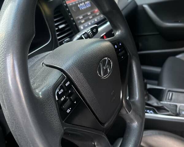 Серый Хендай Соната, объемом двигателя 2 л и пробегом 381 тыс. км за 8300 $, фото 20 на Automoto.ua