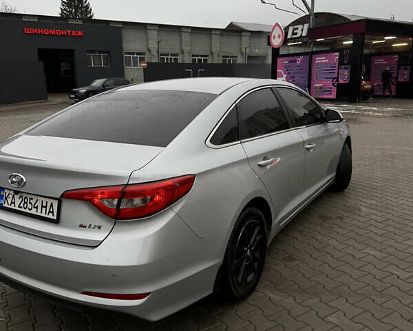 Серый Хендай Соната, объемом двигателя 2 л и пробегом 290 тыс. км за 8900 $, фото 10 на Automoto.ua