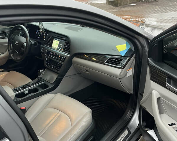 Серый Хендай Соната, объемом двигателя 2 л и пробегом 160 тыс. км за 15000 $, фото 9 на Automoto.ua