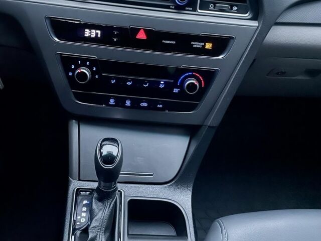 Серый Хендай Соната, объемом двигателя 2.4 л и пробегом 174 тыс. км за 266 $, фото 20 на Automoto.ua