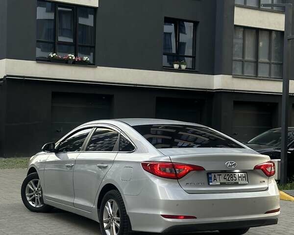 Серый Хендай Соната, объемом двигателя 2 л и пробегом 381 тыс. км за 8300 $, фото 4 на Automoto.ua