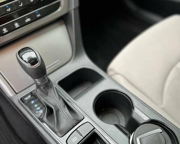 Хендай Соната 2016 в Одессе на Automoto.ua Серый Хендай Соната, объемом двигателя 2.36 л и пробегом 187 тыс. км за 10900 $, фото 28 на Automoto.ua