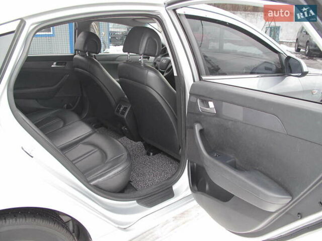 Сірий Хендай Соната, об'ємом двигуна 2 л та пробігом 265 тис. км за 10500 $, фото 42 на Automoto.ua