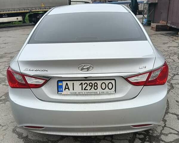 Сірий Хендай Соната, об'ємом двигуна 2 л та пробігом 305 тис. км за 12300 $, фото 1 на Automoto.ua