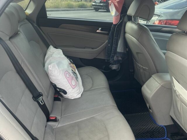 Сірий Хендай Соната, об'ємом двигуна 2.4 л та пробігом 141 тис. км за 260 $, фото 5 на Automoto.ua