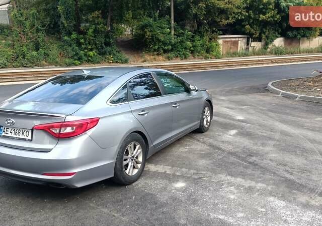 Серый Хендай Соната, объемом двигателя 2.4 л и пробегом 190 тыс. км за 10000 $, фото 10 на Automoto.ua