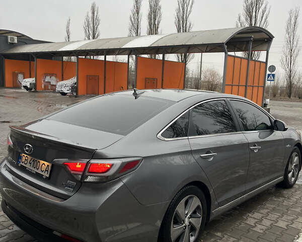 Серый Хендай Соната, объемом двигателя 2 л и пробегом 160 тыс. км за 15000 $, фото 3 на Automoto.ua